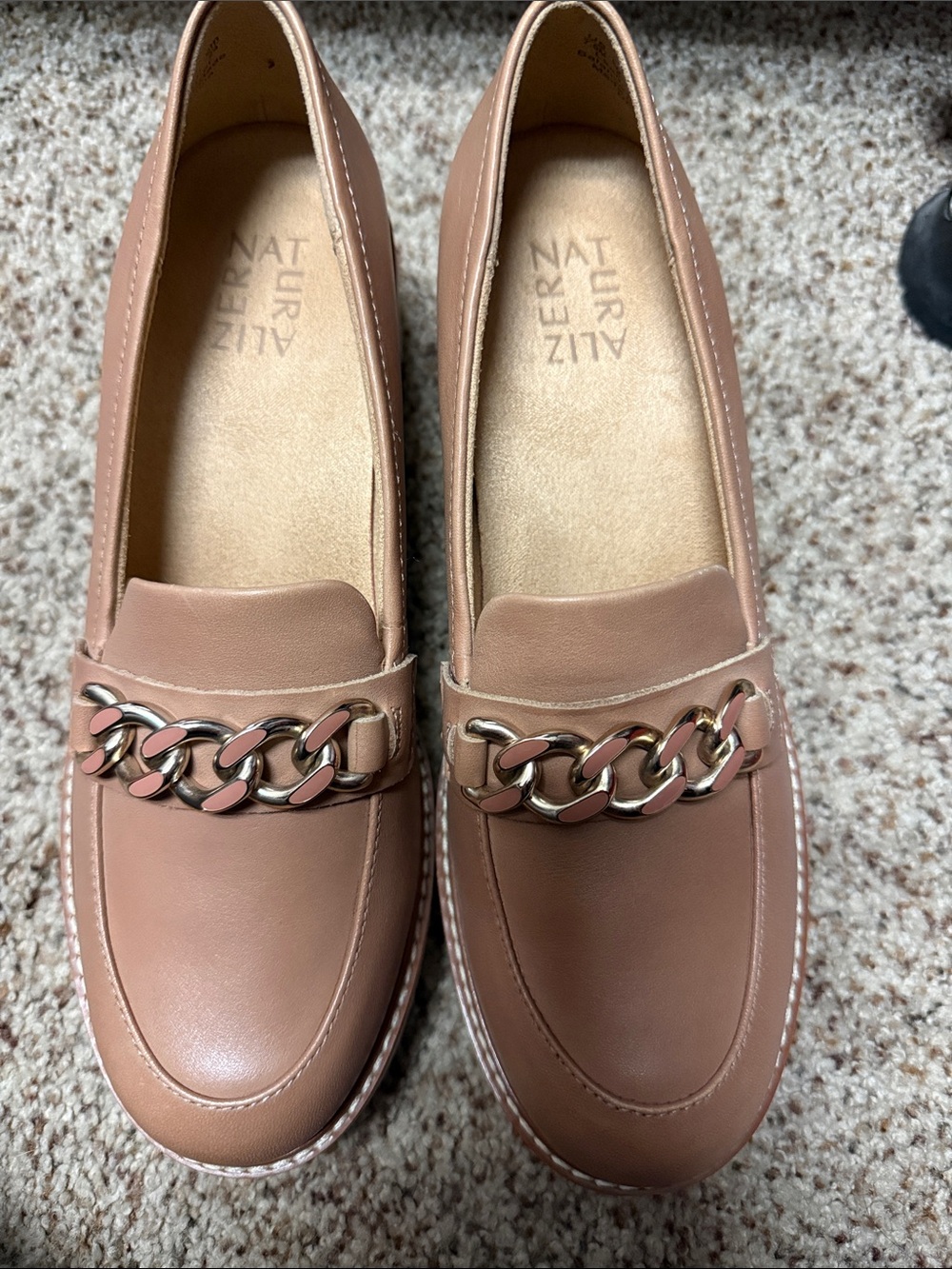 Naturalizer Women's Blush Tan Chain-Detail Loafers